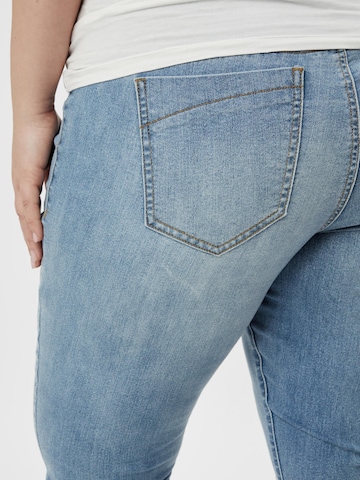 Slimfit Jeans 'Julia' de la MAMALICIOUS pe albastru