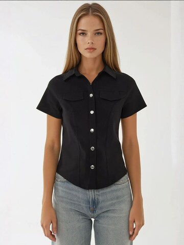 Hiccup Blouse in Black: front