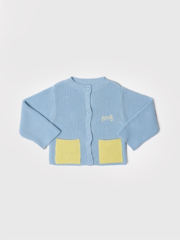 Maru + Bo Strickjacke 'CARDIGAN WITH CONTRAST COLOR POCKETS'‌‌‌‌ in Blau: Vorderseite