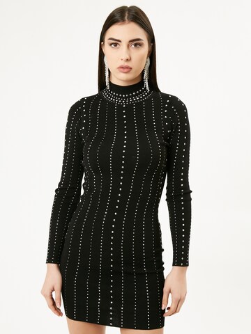 Influencer Плетена рокля в черно: отпред