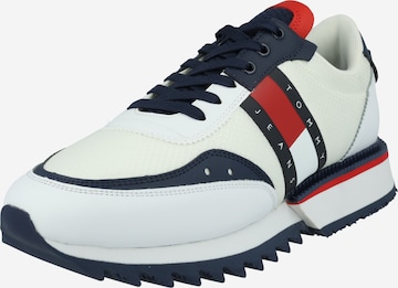 Tommy Jeans Sneakers in White: front