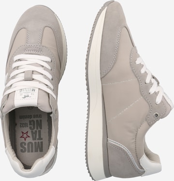 Sneaker bassa di MUSTANG in grigio