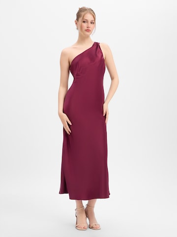 Robe de soirée Marie Lund en rose : devant