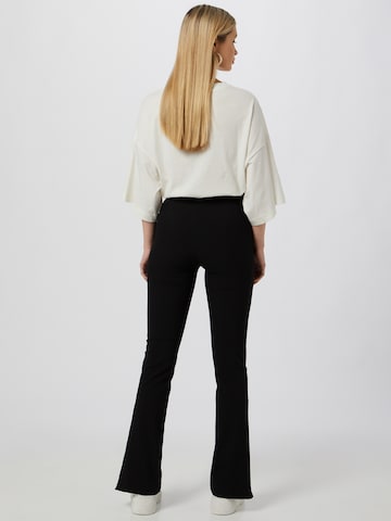 Coupe slim Pantalon 'Alecia' WEEKDAY en noir