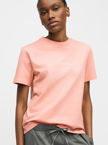 Tricou 'CLASSIC SEASONAL' de la Calvin Klein Jeans pe roșu