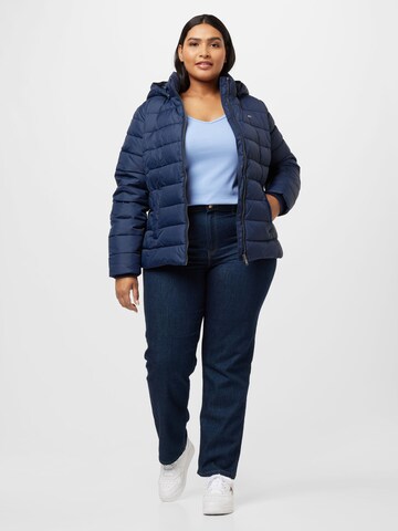 Tommy Jeans Curve Přechodná bunda – modrá