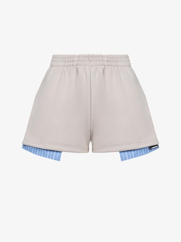 Pantalon 'POCKET SHORTS BEIGE' FEMSSY en beige : devant