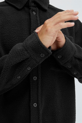 11 Project Between-Season Jacket 'Prdev Overshirt' in Black