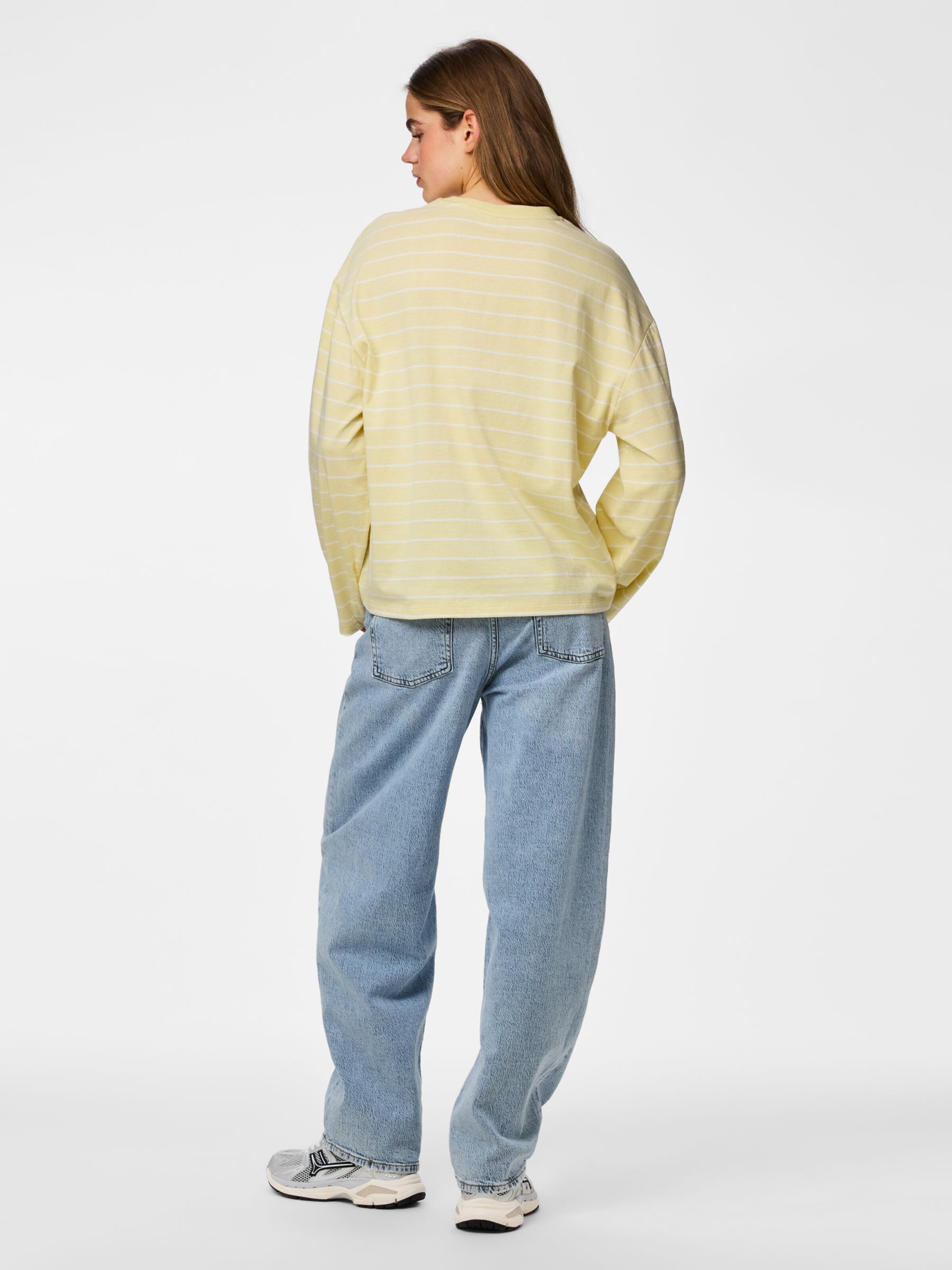 Maglietta 'PCSADIE BARREL' di PIECES in beige