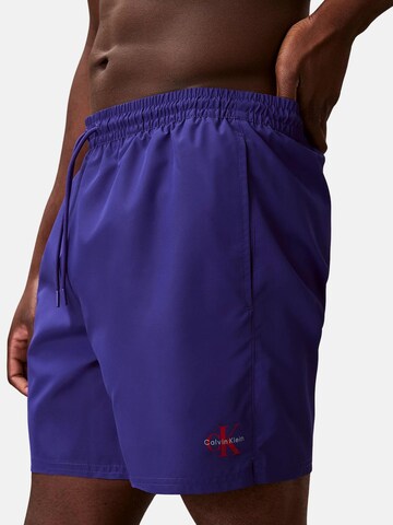 Shorts de bain 'CALVIN KLEIN MEDIUM DRAWSTRING Costumi da bagno' Calvin Klein en bleu