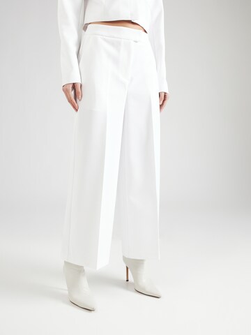 Wide Leg Pantalon à plis 'Vicky' ABOUT YOU x Iconic by Tatiana Kucharova en blanc