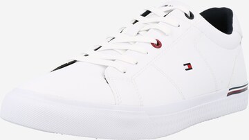 Baskets basses TOMMY HILFIGER en blanc : devant