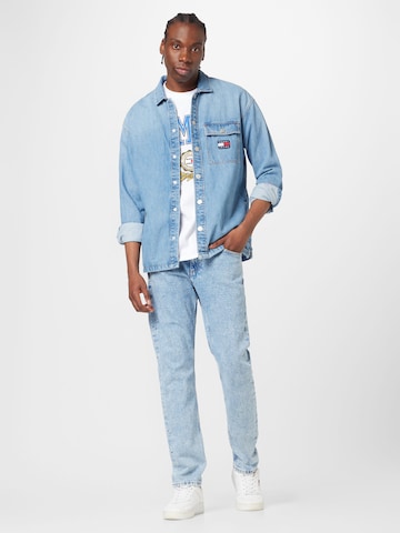 Tommy Jeans جينز مريح قميص بلون أزرق