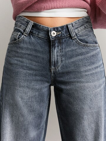 Bershka Barrel Jeans i blå