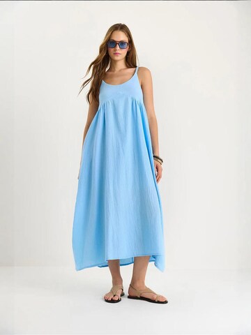 Bianco Lucci - Vestido em azul: frente