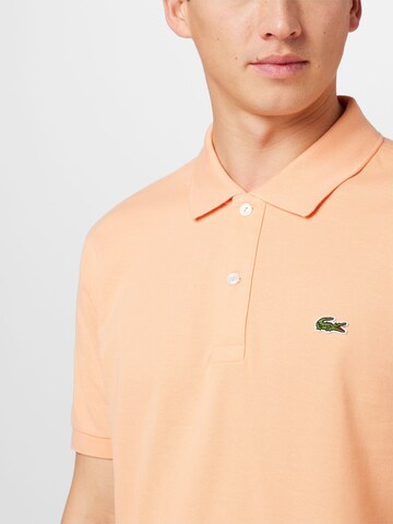 LACOSTE Přiléhavý střih Tričko – oranžová