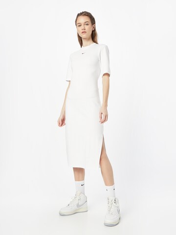 Robe Nike Sportswear en blanc : devant