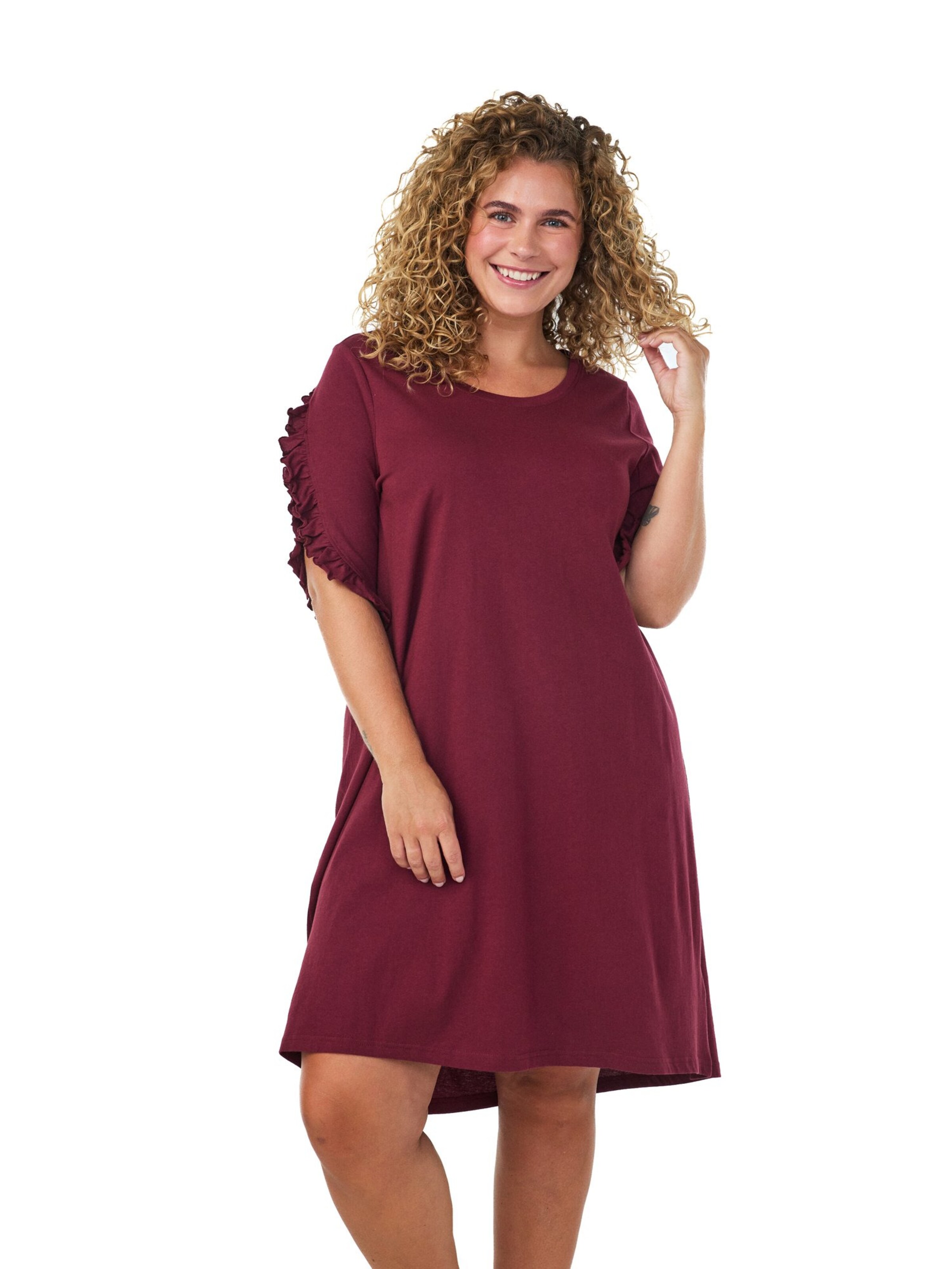 Zizzi Nightgown in Red: front