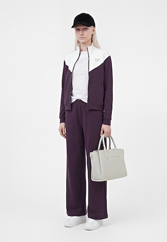 Trening de la EA7 Emporio Armani pe mov