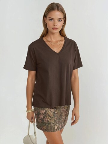 Busem Shirt in Bruin: voorkant