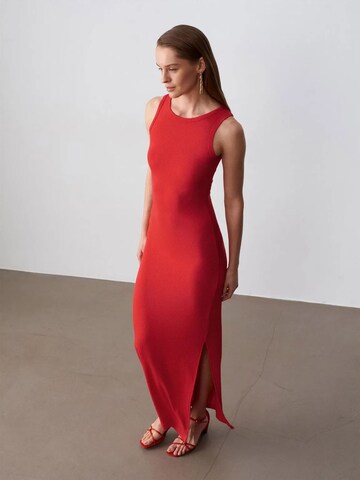 Dilvin Dress in Red: front