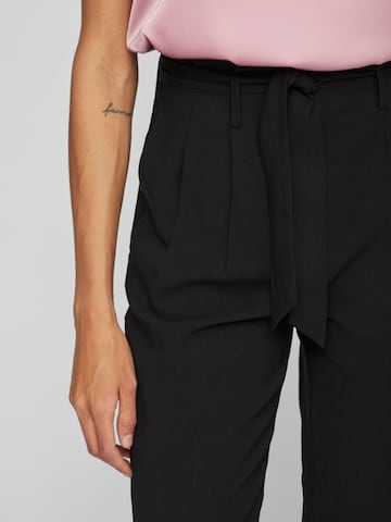 VILA Regular Pleat-Front Pants 'KAYA' in Black