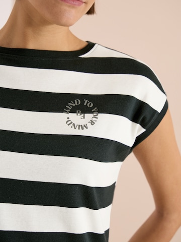 CECIL - Camiseta 'Be Kind' en negro