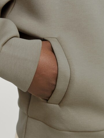 JACK & JONES Sweatjakke 'JCOKINETIC' i grå