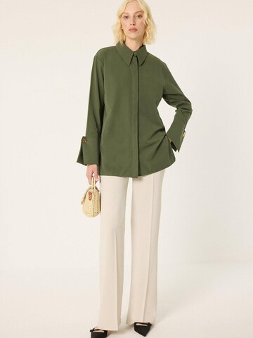 Touché Privé - Camiseta 'Poplin Shirt With Wide Cuff' en verde