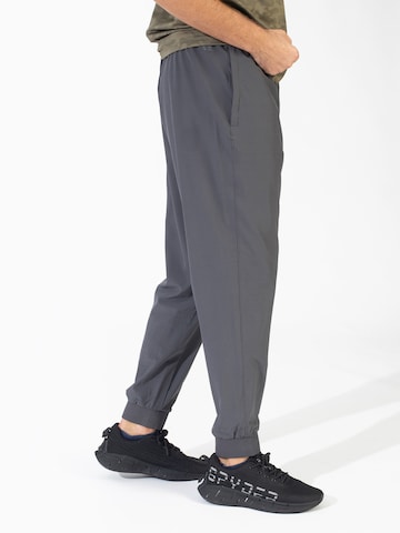 Tapered Pantaloni sportivi di Spyder in grigio