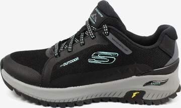 SKECHERS Tenisky – černá