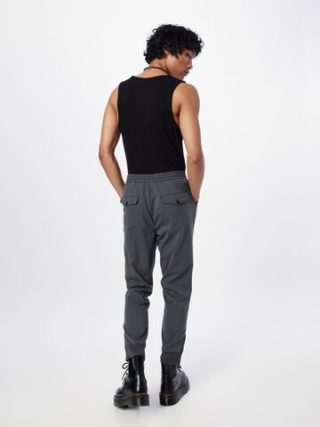 Tapered Pantaloni con pieghe di SCOTCH & SODA in grigio