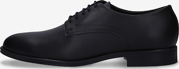 nae Vegan Shoes Nauhakengät 'QUINN' värissä musta: etupuoli