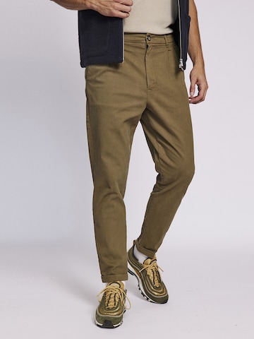 Redefined Rebel Regular Pleat-Front Pants 'Jacko' in Green: front