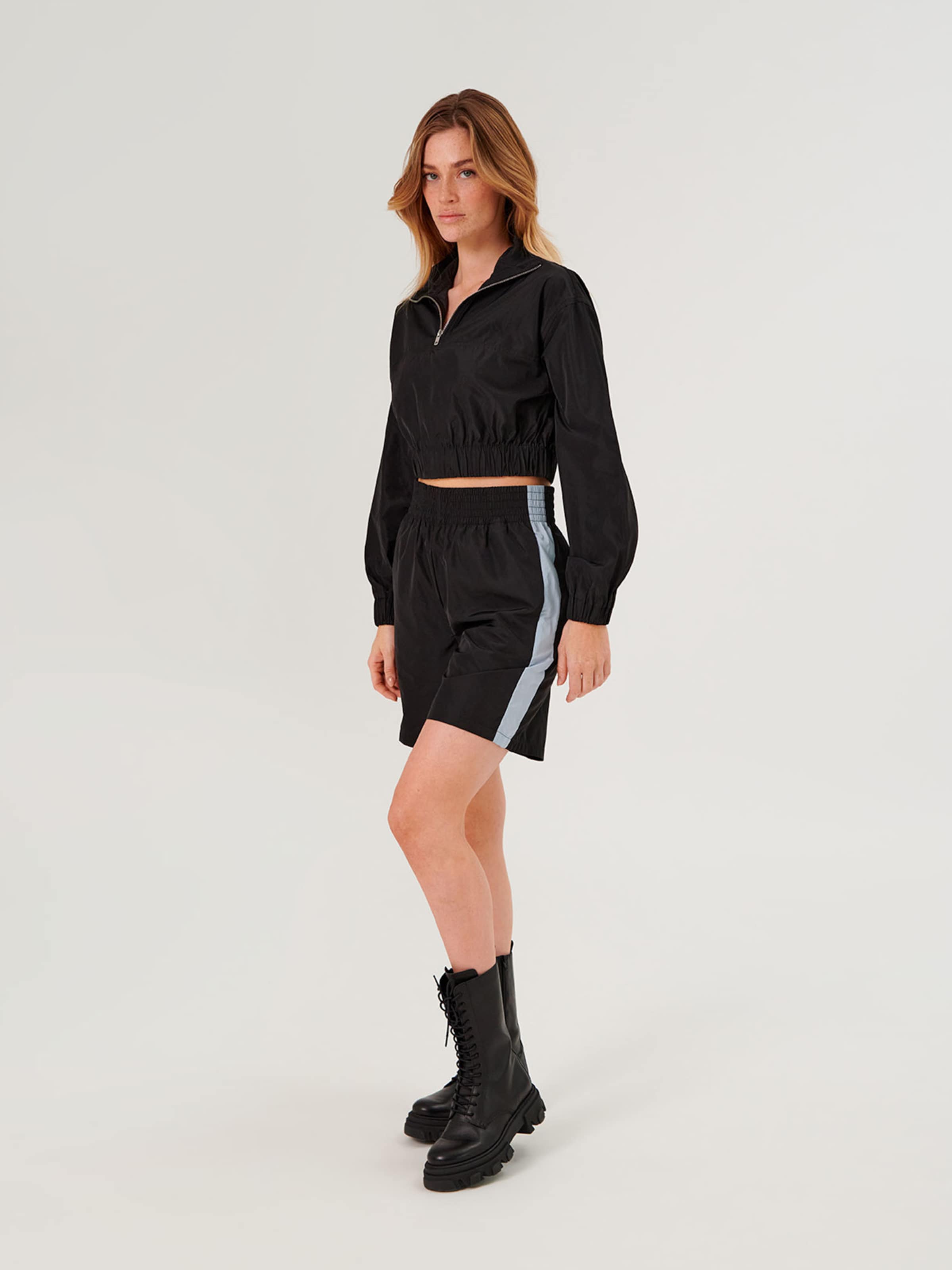 Frauen Jacken x Swalina&Linus Jacke 'Rania' in Schwarz - XW21002 Frauen Jacken x Swalina&Linus Jacke 'Rania' in Schwarz - XW21002