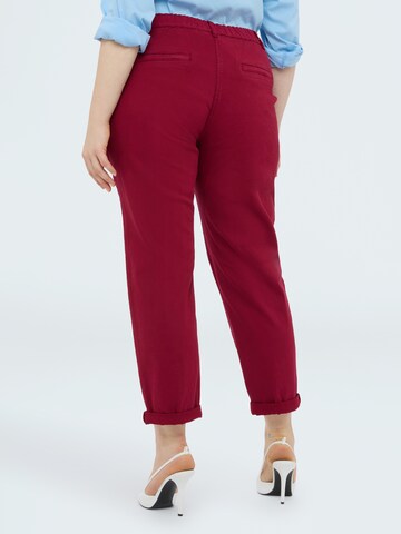 Fiorella Rubino - regular Pantalón en rojo