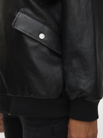VERO MODA Φθινοπωρινό και ανοιξιάτικο μπουφάν 'Agate' σε μαύρο