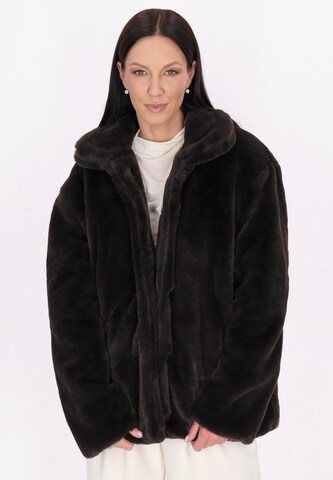 Usha - Chaqueta de invierno en marrón: frente