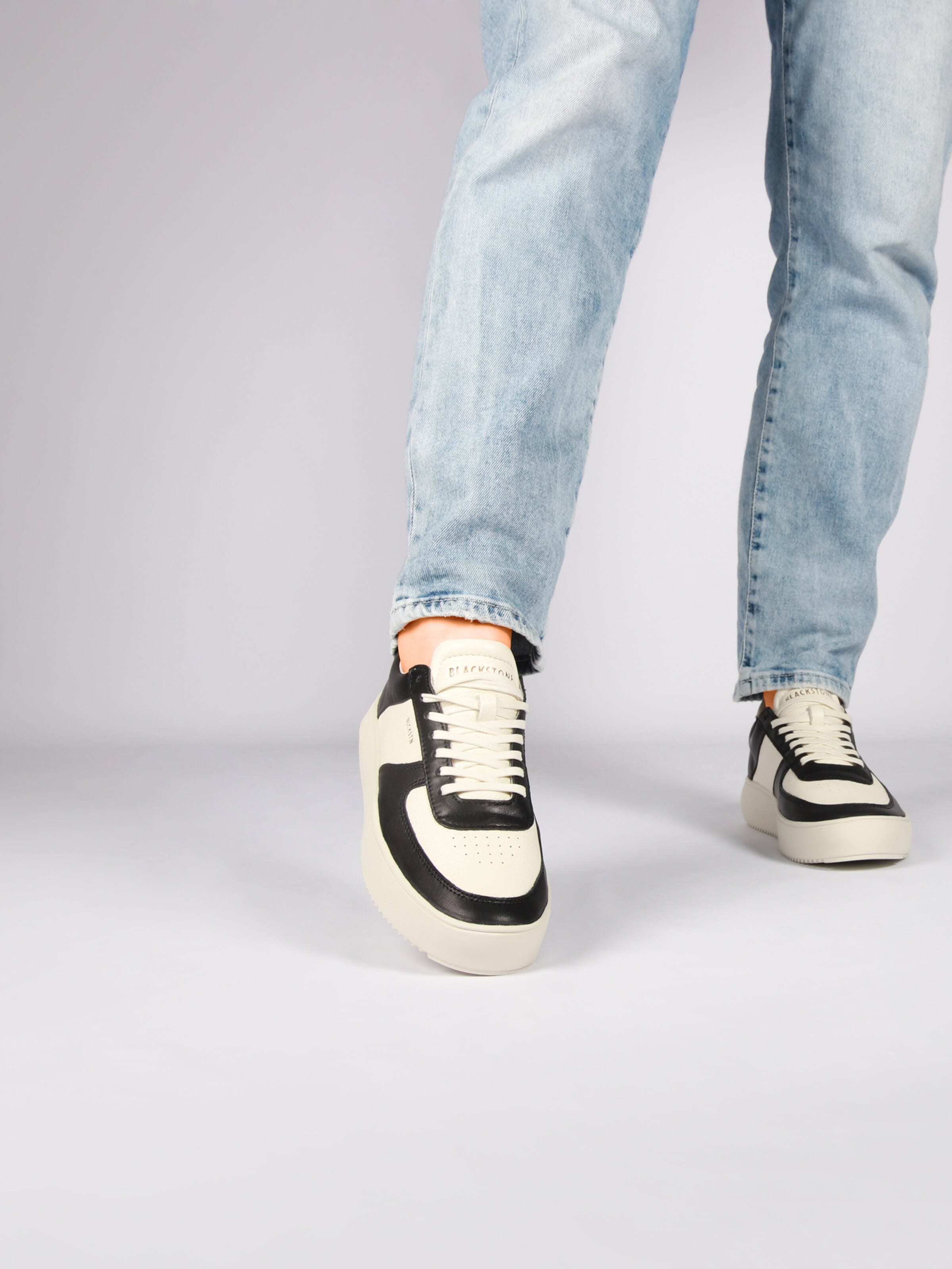 BLACKSTONE Låg sneaker 'MARLY' i vit