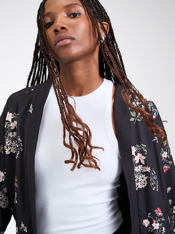 Veste mi-saison 'Maja' ABOUT YOU en noir