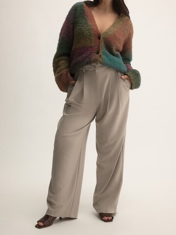 KAVAZI Loose fit Trousers in Beige: front