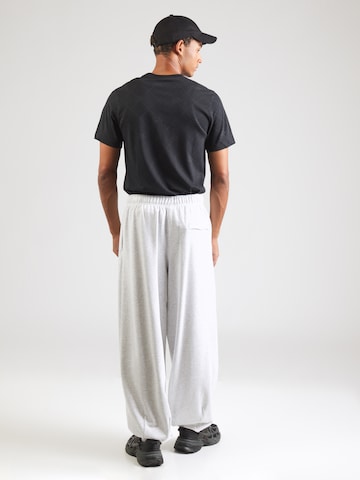 Effilé Pantalon 'CLUB' Nike Sportswear en gris