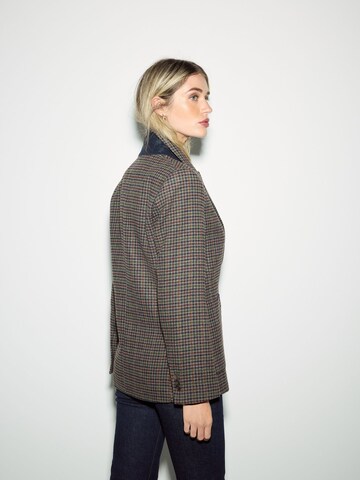 Sacou de la Next pe maro