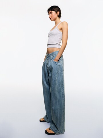 Bershka Wide leg Pleat-front jeans in Blue