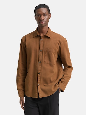 Fit confort Chemise TOM TAILOR DENIM en marron : devant