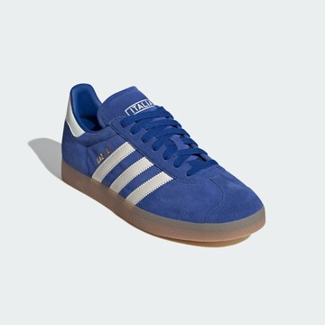 ADIDAS ORIGINALS Trampki niskie 'Gazelle' w kolorze niebieski