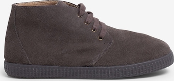 Pisamonas Stiefel in Grau: Vorderseite