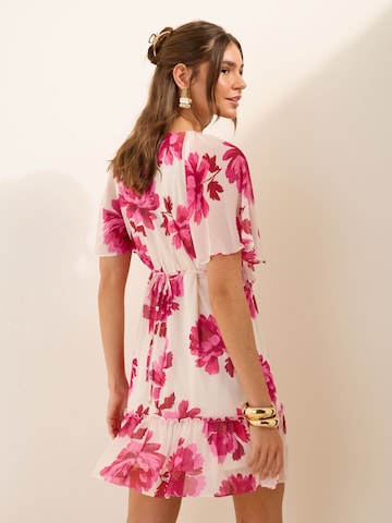 Friends Like These Mekko värissä beige