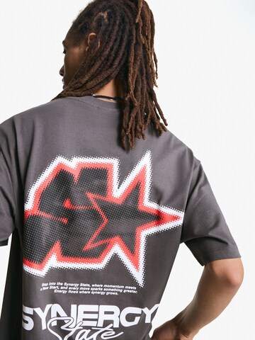 Bershka Shirt 'SYNERGY STATE' in Grijs