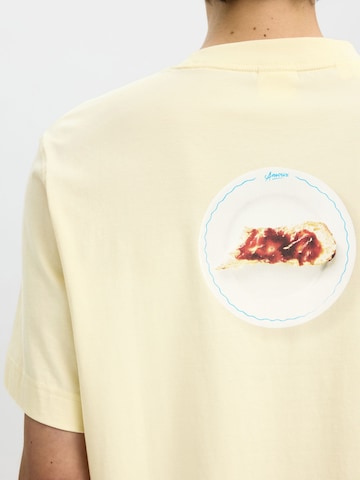 T-Shirt 'SLHElias' SELECTED en jaune